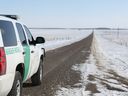 Le côté américain de la frontière entre le Manitoba et le Minnesota, près de l'endroit où des migrants marchant du Canada ont été retrouvés morts de froid, met en évidence les conditions austères et périlleuses.  CRÉDIT : Patrouille frontalière américaine  