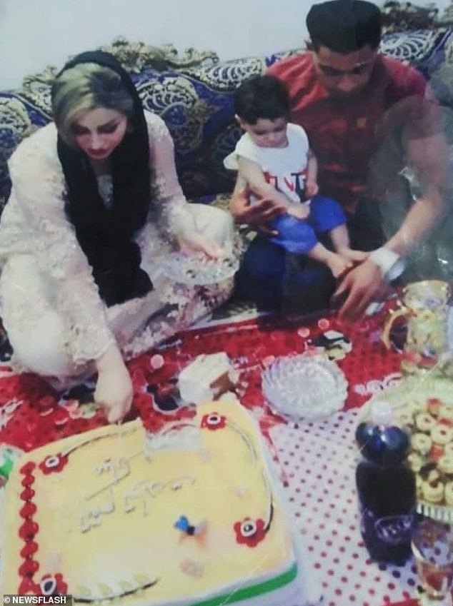 Le suspect, Sajjad Heydari, photographié avec la victime, Mona Heydari, et leur enfant