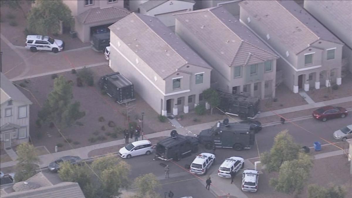 5 officers shot, 4 more injured during standoff at Phoenix home