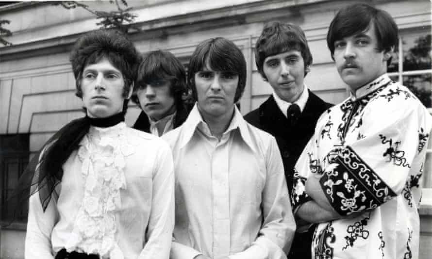 Gary Brooker, à droite, avec des membres de Procol Harum dont Matthew Fisher, deuxième à gauche, en 1967.