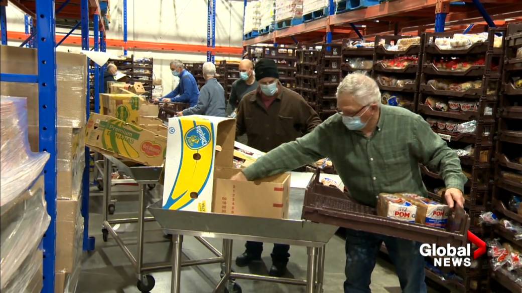Click to play video: 'Quebec government earmarks $3 million to help food banks deal with food storage and waste'