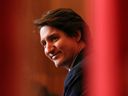 Le premier ministre Justin Trudeau assiste à une conférence de presse à Ottawa pour annoncer que la Loi sur les mesures d'urgence sera abrogée le 23 février 2022, avant même que son invocation ne soit approuvée par le Sénat.