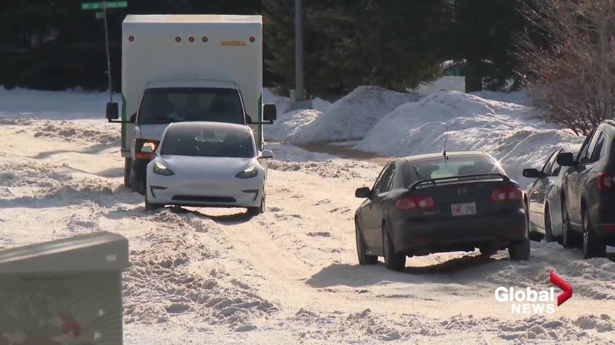 Click to play video: 'Edmonton residential street clearing concerns'