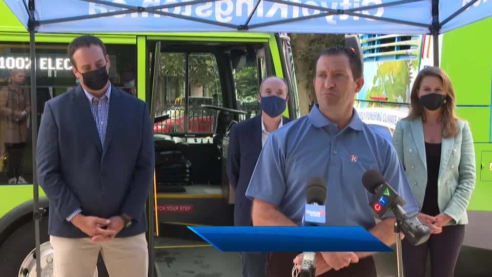 Click to play video: 'The city of Kingston unveiled two electric buses'