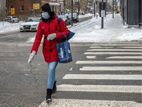 Montrealers continue to wear masks in the city on Friday, February 4, 2022.