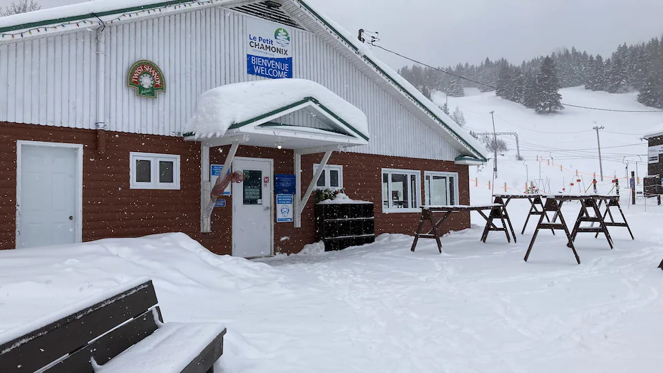 Le chalet du Petit Chamonix, la petite station de ski située à Matapédia.