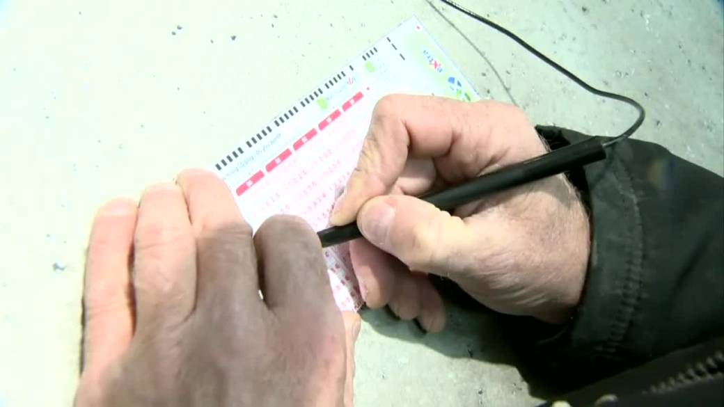 Click to play video: 'Manitoba man gets $ 10-million winning lottery ticket in August, realizes in December'