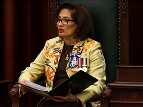 Lieutenant-gouverneur d'Albera  Salma Lakhani lit le discours du trône à l'ouverture de la troisième session de la 30e législature de la province à Edmonton, le mardi 22 février 2022.