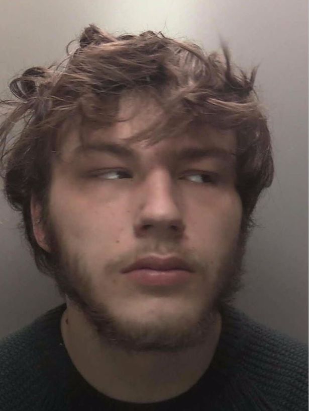 George Heath, 24 ans et originaire de Wirral, a été condamné à 20 mois pour blessures illégales et possession d'un objet tranchant.  Image: Police du Merseyside