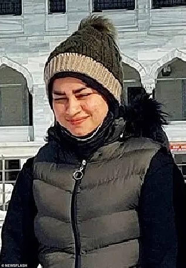 Une adolescente iranienne décapitée par son mari après sa fuite en Turquie a été retrouvée avec l'aide d'Interpol.  Mona Heydari n'avait que 17 ans lorsqu'elle a été traînée d'une voiture devant la maison familiale en Iran et massacrée par Sajjad Heydari, qui était aussi son cousin.