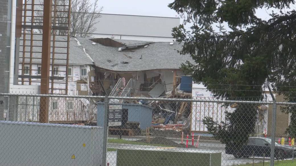 Click to play video: '10 people injured in explosion at CFB Comox'
