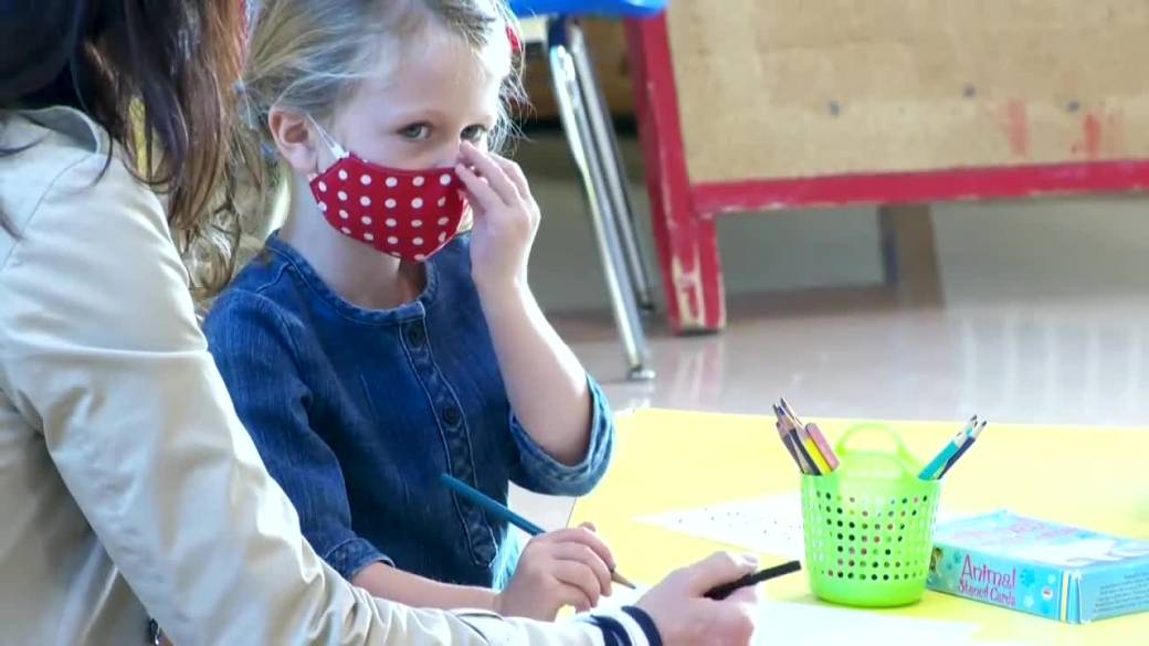 Click to play video: 'University of Manitoba survey shows child-care facilities are in distress'