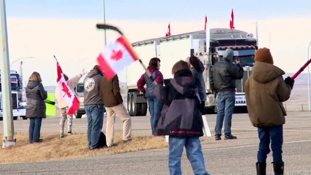 Click to play video: 'Protestors continue blockade at Coutts border crossing'