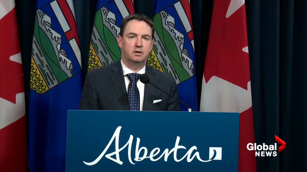Click to play video: '' Blocking highways is illegal ': Alberta health minister does not agree with UCP MLA supporting border blockade'