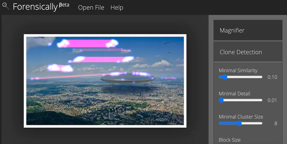 Image d'un ovni sur une ville, soumise à une application d'analyse d'images en ligne.