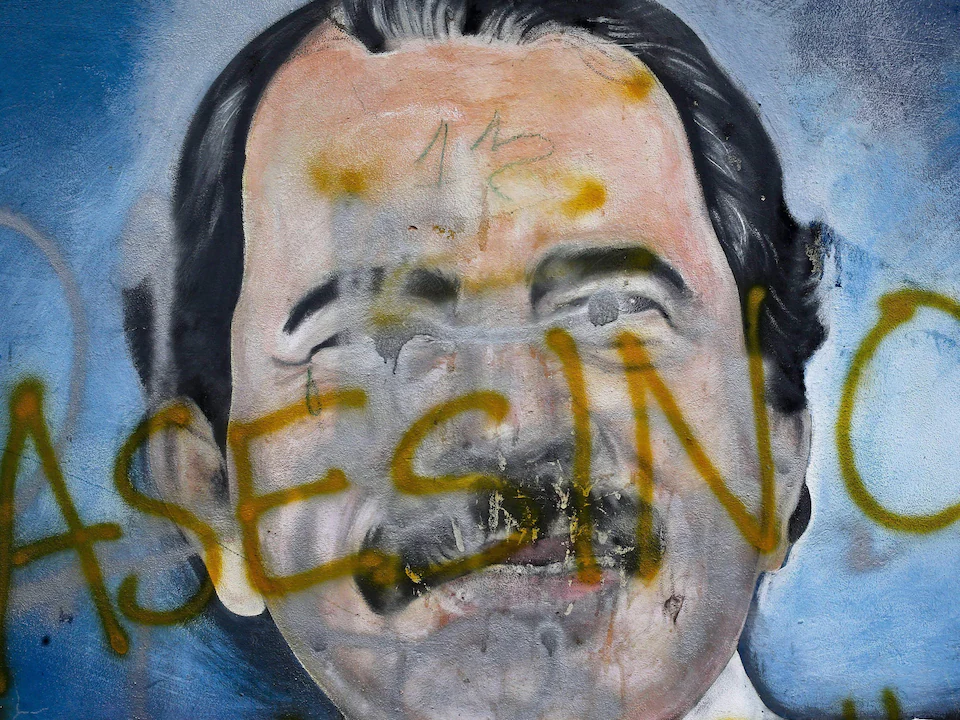 Une murale représentant le président Daniel Ortega sur laquelle est écrit « asesino », assassin.