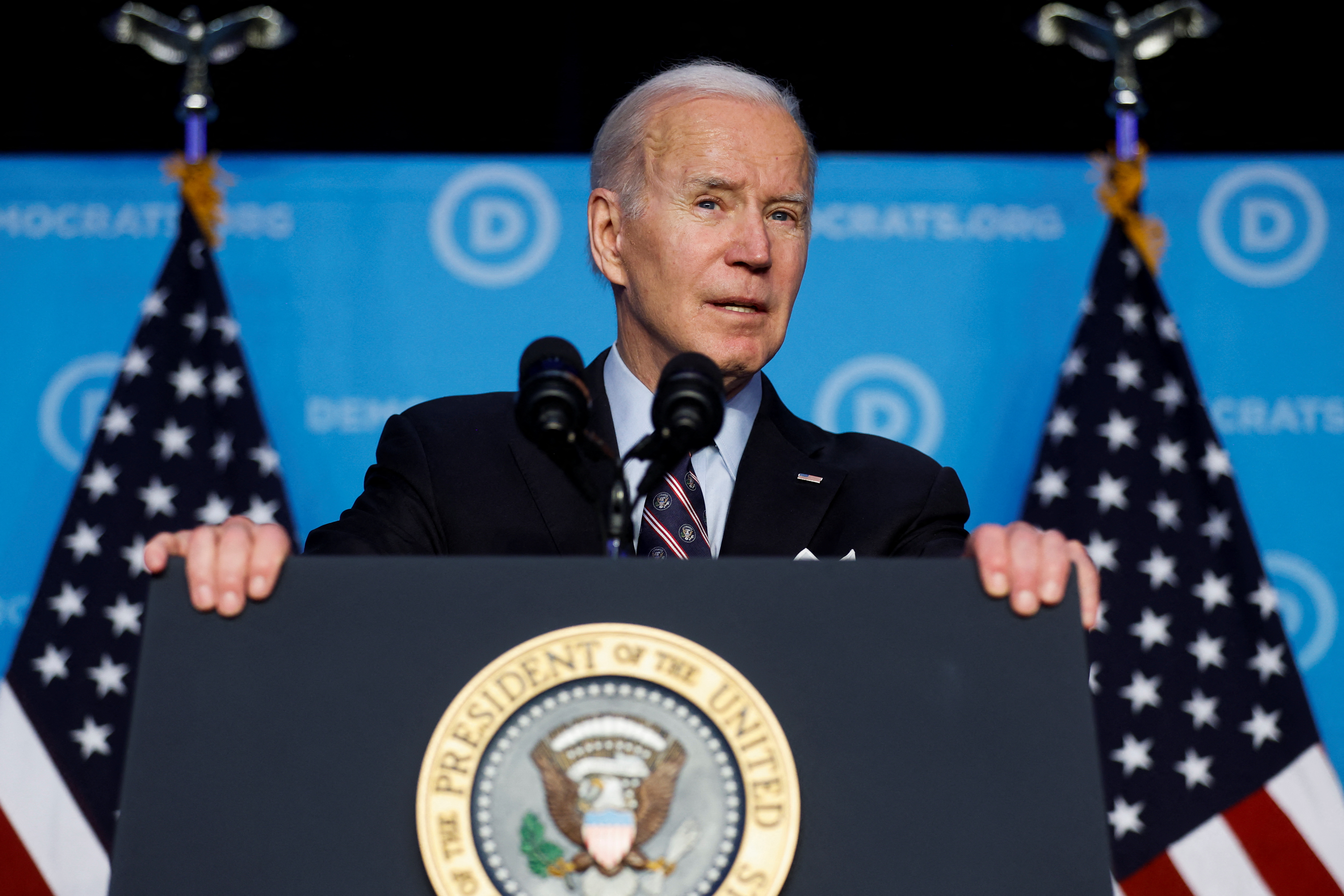 Le président américain Joe Biden assiste à la réunion d'hiver du Comité national démocrate (DNC) à Washington