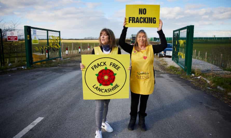 Tina Rothery et Julie Daniels, membres fondatrices du groupe anti-fracking Nanas
