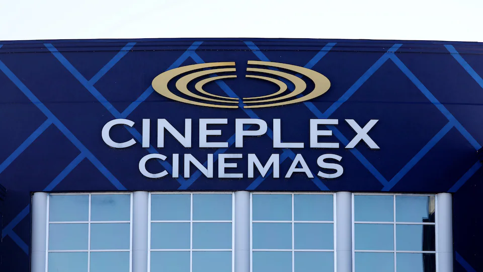 Le logo Cineplex apparaît à l'extérieur d'un complexe.