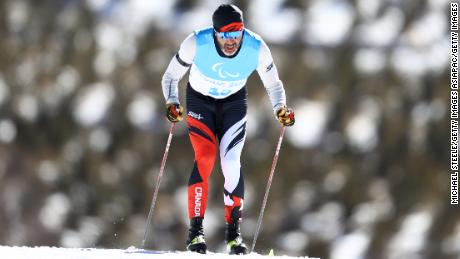 McKeever s'entraîne à Zhangjiakou avant les Jeux paralympiques d'hiver. 