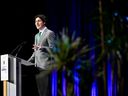 Le premier ministre Justin Trudeau prononce un discours liminaire sur son plan de réduction des émissions au GLOBE Forum 2022 à Vancouver, Colombie-Britannique, Canada le 29 mars 2022. REUTERS/Jennifer Gauthier 