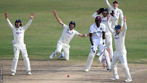England appeal for lbw