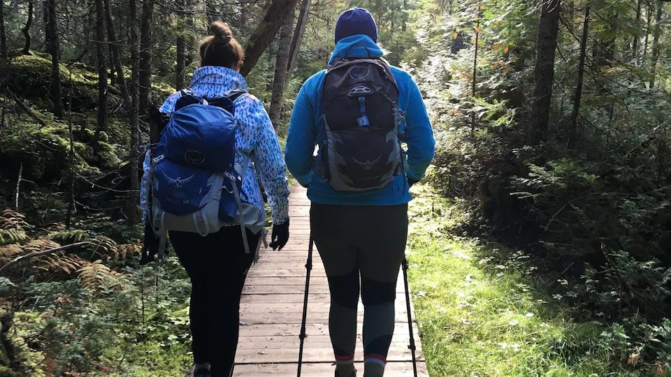Des randonneuses dans le parc national de la Gaspésie.