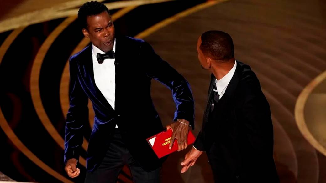 Click to play video: 'Oscars 2022: Will Smith slaps Chris Rock in shocking onstage confrontation'
