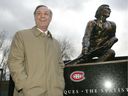 Guy Lafleur stands beside a sculpture of himself at the inauguration of the Canadiens Centennial Plaza in 2008.