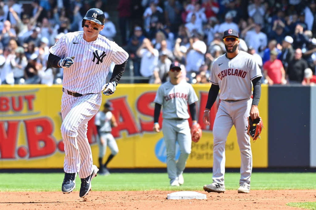 Anthony Rizzo jogs around the bases after hitting a two-run homer in the first inning of the Yankees' victory over the Guardians on Sunday.