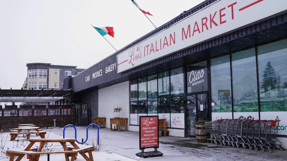 Une des trois épiceries Lina's Italian Market, à Calgary.