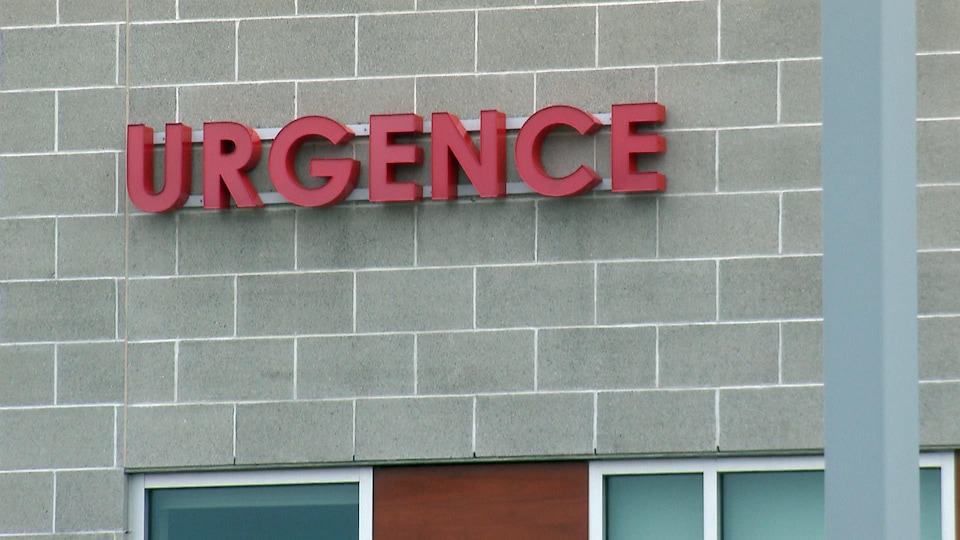 Close-up of the Montmagny Hospital emergency room sign.