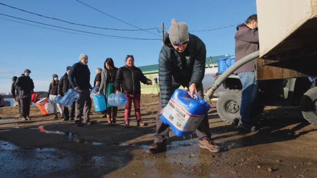Click to play video: Nunavut public health chief talks about Iqaluit water contamination.