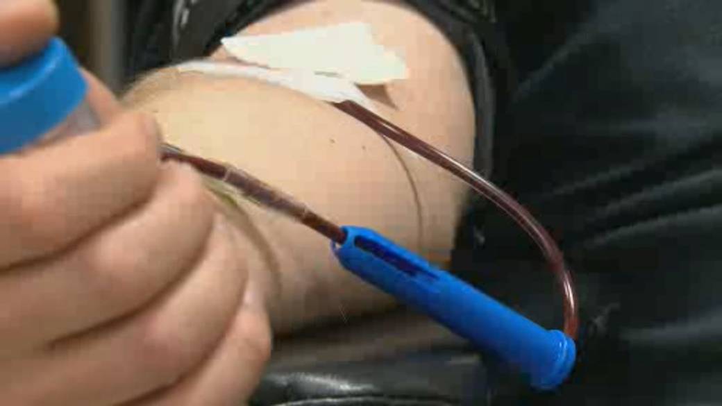 Click to play video: 'Canada's blood donation ban will end for gay and bisexual men'