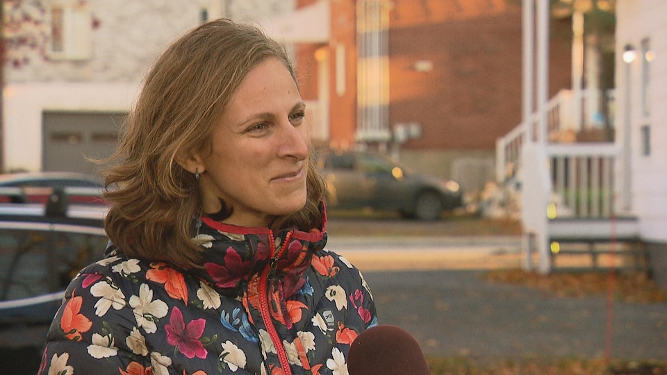 The supportive member of Sherbrooke, Christine Labrie grants an interview in a park