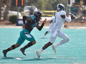 Lachine's Enock Makonzo, playing for Coastal Carolina, pursues Georgia Southern quarterback Shai Werts during a game in 2020.