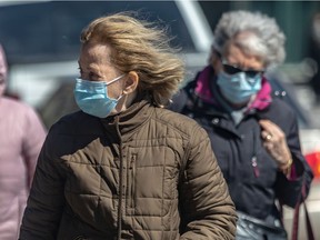 Montrealers continue to wear masks.