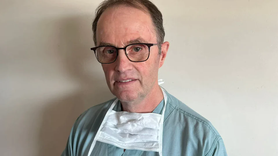 Le Dr Peter MacDonald.