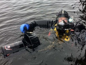 A Sûreté du Québec diver with a special propulsion device used in their searches.
