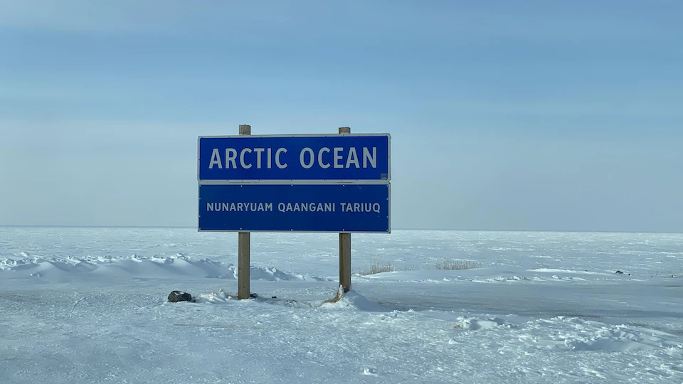 pancarte indiquant l'océan arctique.