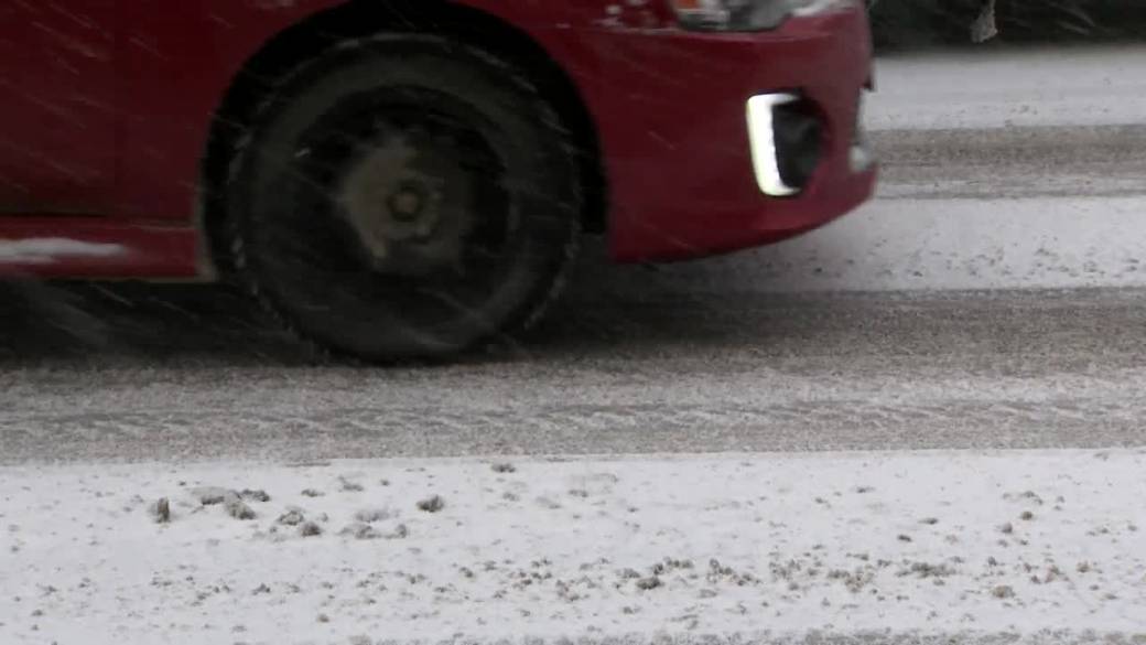 Click to play video: 'Winnipeggers talk about the first hours of the blizzard'