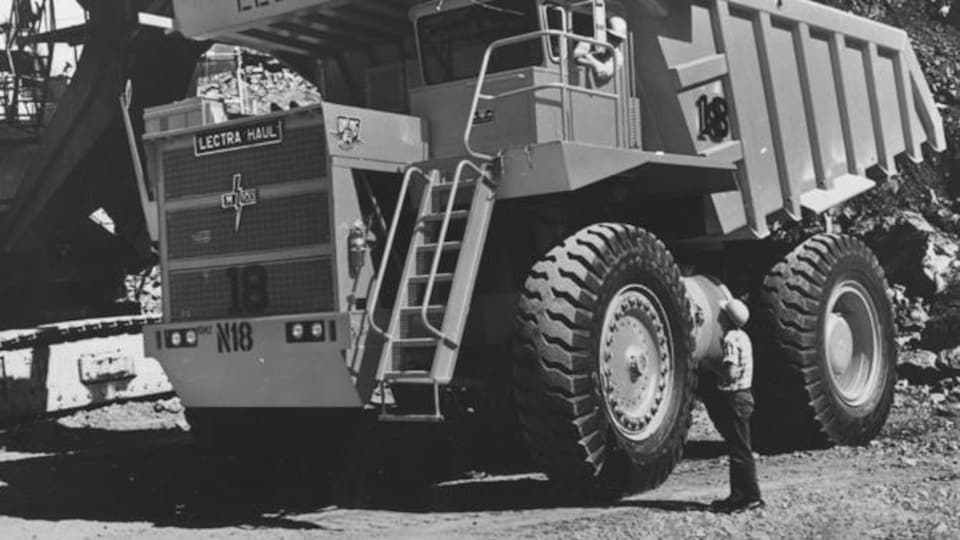 A loading operation at the Murdochville surface mine in 1968