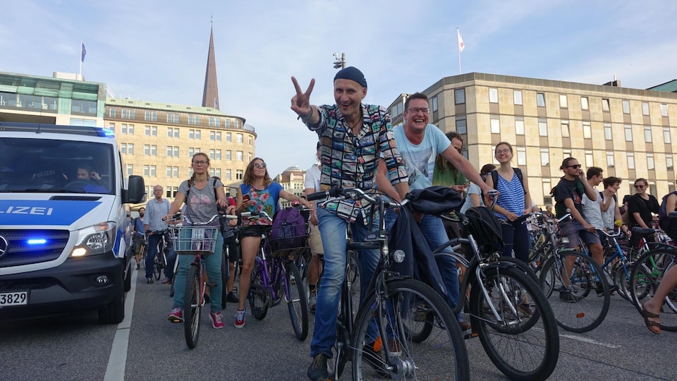 Hundreds of cyclists took part in the peaceful “colorful mass” demonstration to denounce greenhouse gas emissions and pollution caused by cars, in Hamburg, Germany.