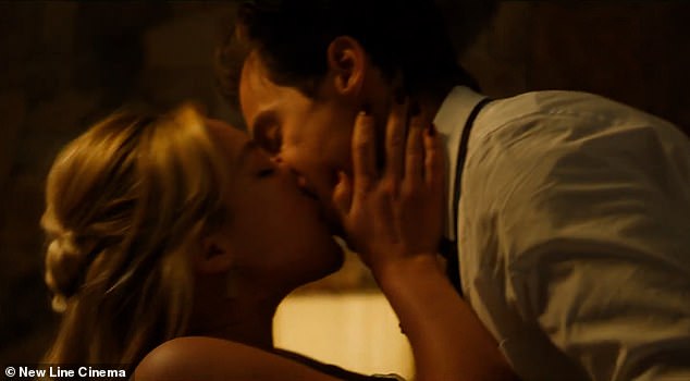 Kiss-kiss: The What Makes You Beautiful hitmaker también besa a Florence para la cámara