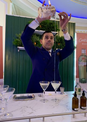Master mixologist Ago Perrone demonstrating the fine art of making the perfect martini – stirred, not shaken.