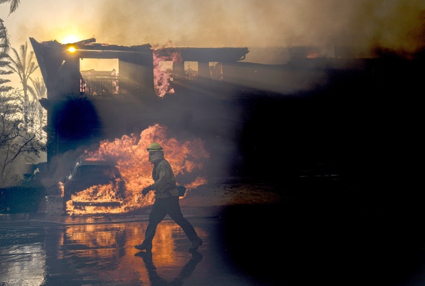 Multiple homes on Pacific Island in Laguna Niguel burn in...