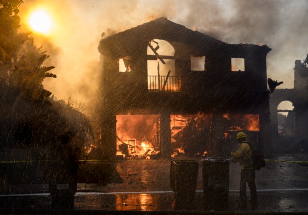 Multiple homes on Pacific Island in Laguna Niguel burn in...