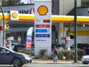 The Shell gas station at Oak St. and King Edward in Vancouver was selling gas for .09/liter on Sunday.  (Arlen Redekop / PNG staff photo) (Story by reporter) [PNG Merlin Archive]