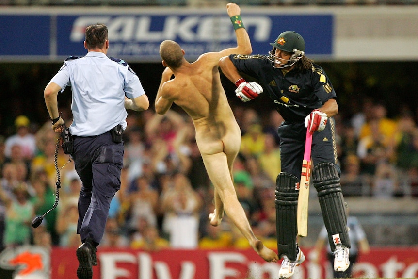 Andrew Symonds throws a streak to the ground