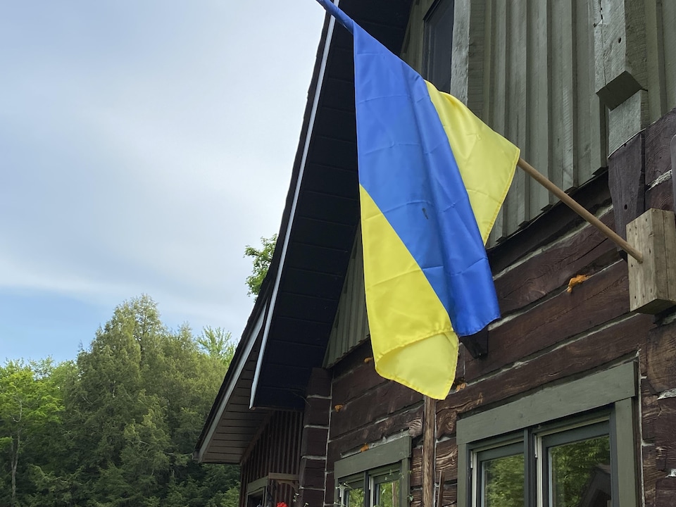 A flag on the house. 